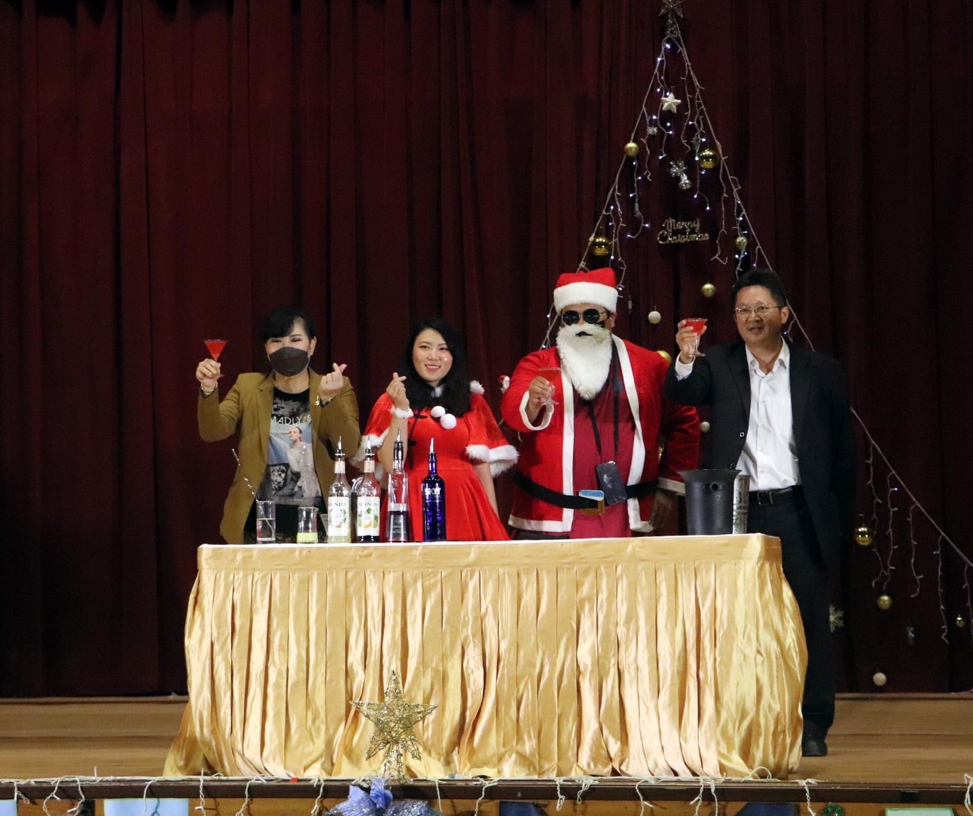 聖誕🎄晚會🤶調酒社餐旅系同學的傳統調酒表演